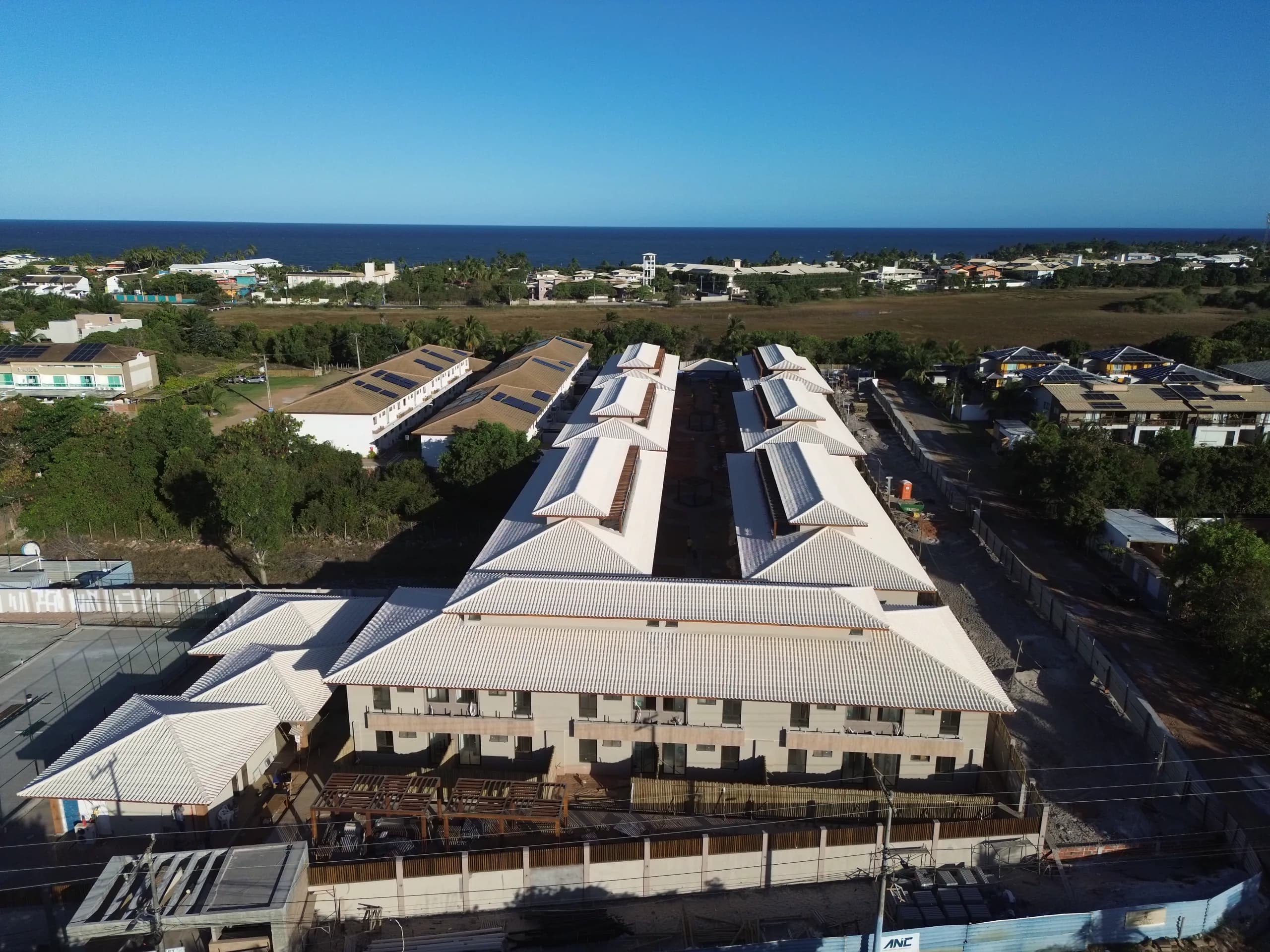 Avanço da obra, Vista aérea frontal dos blocos com o litoral ao fundo